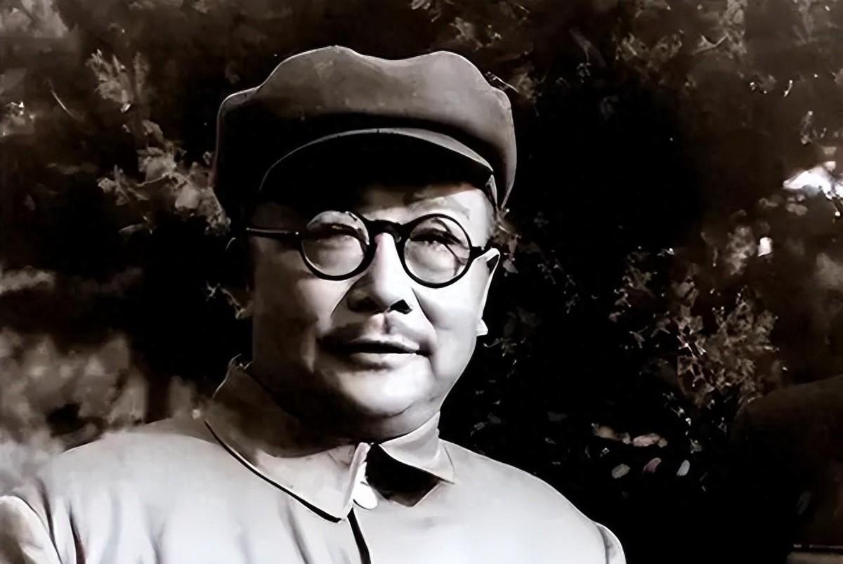 1949年李克农紧急找到陈毅，有位同志将收音机变成电台，究竟他是谁，如何做到的？