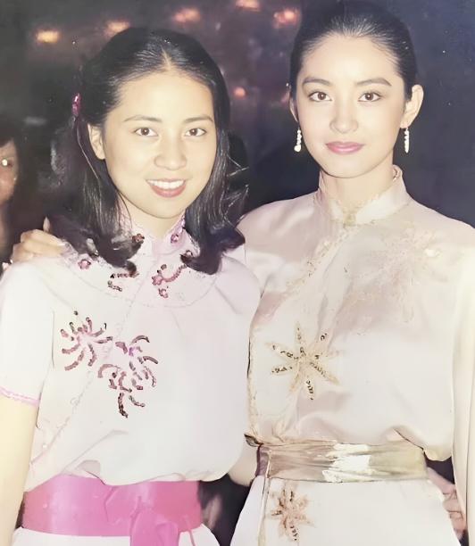‌著名作家李敖曾说：“在七十年代，论容貌和名气，只有“二林”是冠绝一时的存在，全