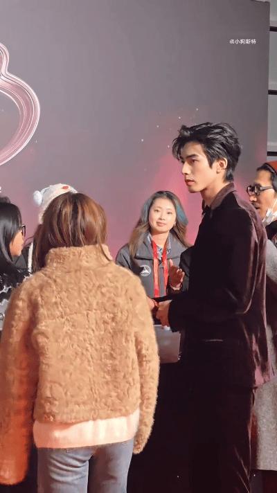 也不是越浓颜越帅吧，像宋威龙就有点东南亚的味