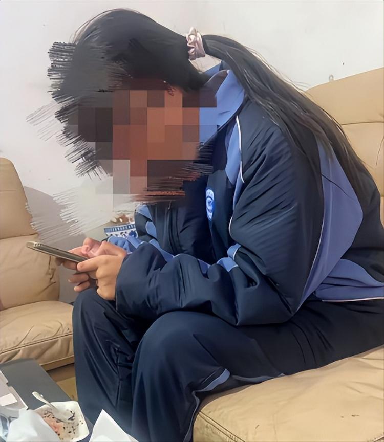 破防了！湖南，一女子不幸得宫颈癌去世，临终前，她将唯一的女儿托付给了闺蜜，还说闺