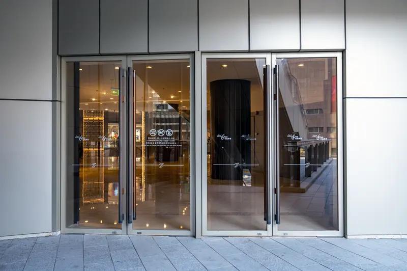 2019年，我表弟被中介口中的“旺铺神话”蛊惑，花五十多万元买下一间不足二十平方