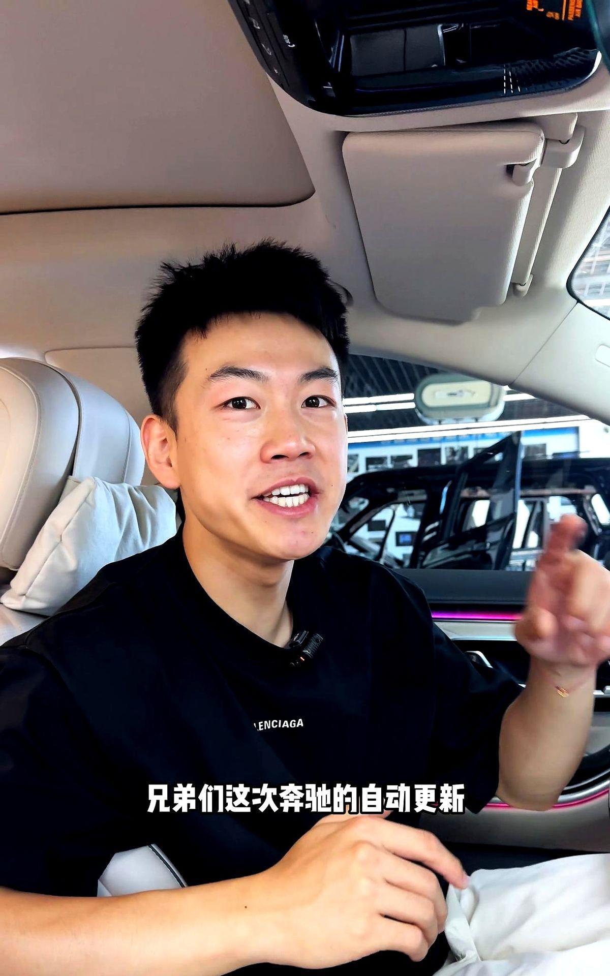 奔驰系统自动升级，导航地图消失。兄弟们，这次奔驰的自动更新可真是离了个大谱。
