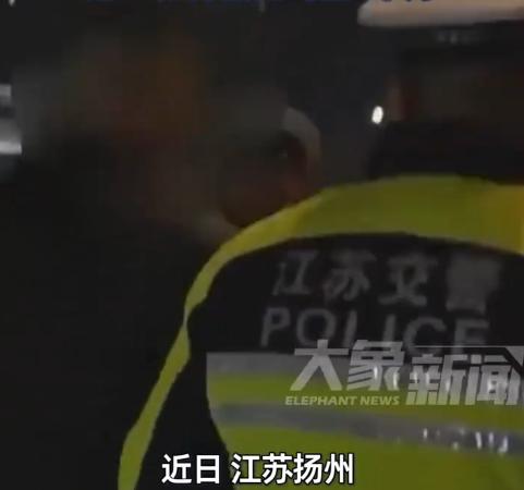 “这下后悔了吧！”近日，江苏扬州，一男子喜提豪车后很是高兴，便喝了点酒庆祝，酒后