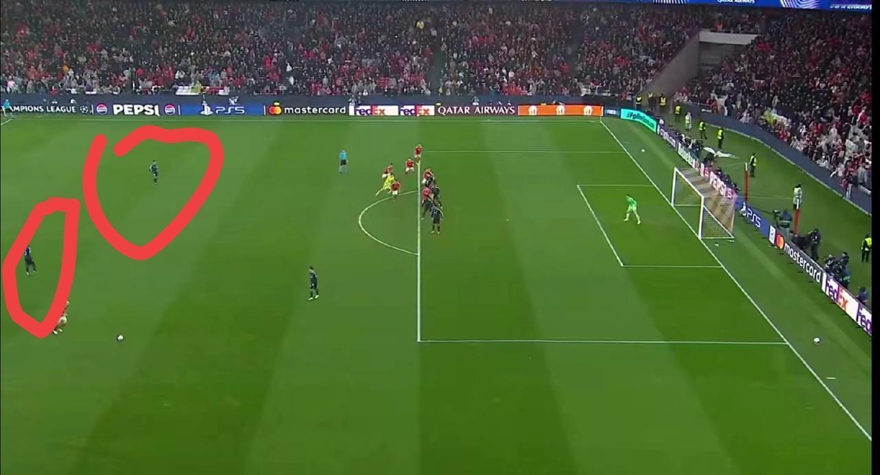 虽然特鲁宾的头球破门很漂亮，但是皇马的防守同样让人非常看不懂！当时皇马已经被罚