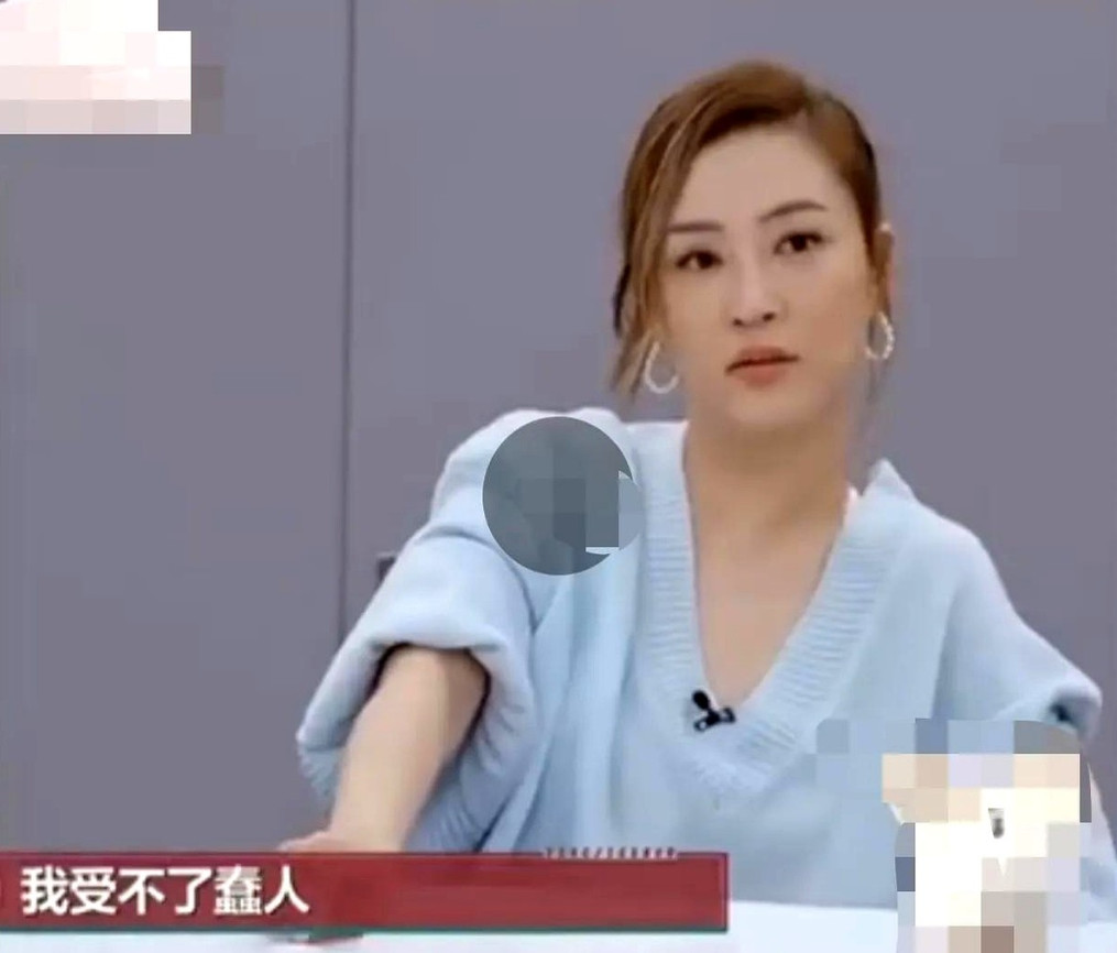 “我唯一能包容的蠢人，就是陈小春”——应采儿这句毫不客气的话，直接把自己送上了