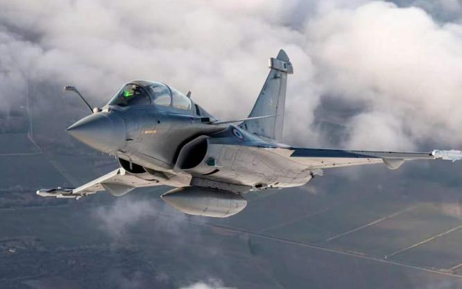 越南放着合作几十年的俄罗斯战机不要了，越南这也太吓人了，突然要选择法国阵风战机。