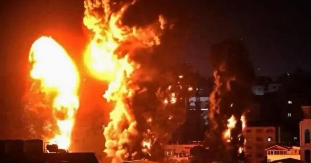 向油轮开火！伊朗一声令下，特朗普又输了 4月18日下午，国际舆论场直接炸了锅