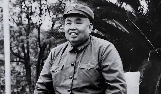 1978年，一辆吉普车突然闯进了广州军区招待所，哨兵警告无效后对吉普车开了三枪，