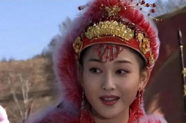 王昭君21岁时，丈夫刚去世，继子就冲进帐篷一把搂住她。王昭君瑟瑟发抖，气得打了他