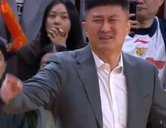 自身问题！杜锋谈广东被绝杀：“输球，还是我们自身的问题。”“领先十几分的