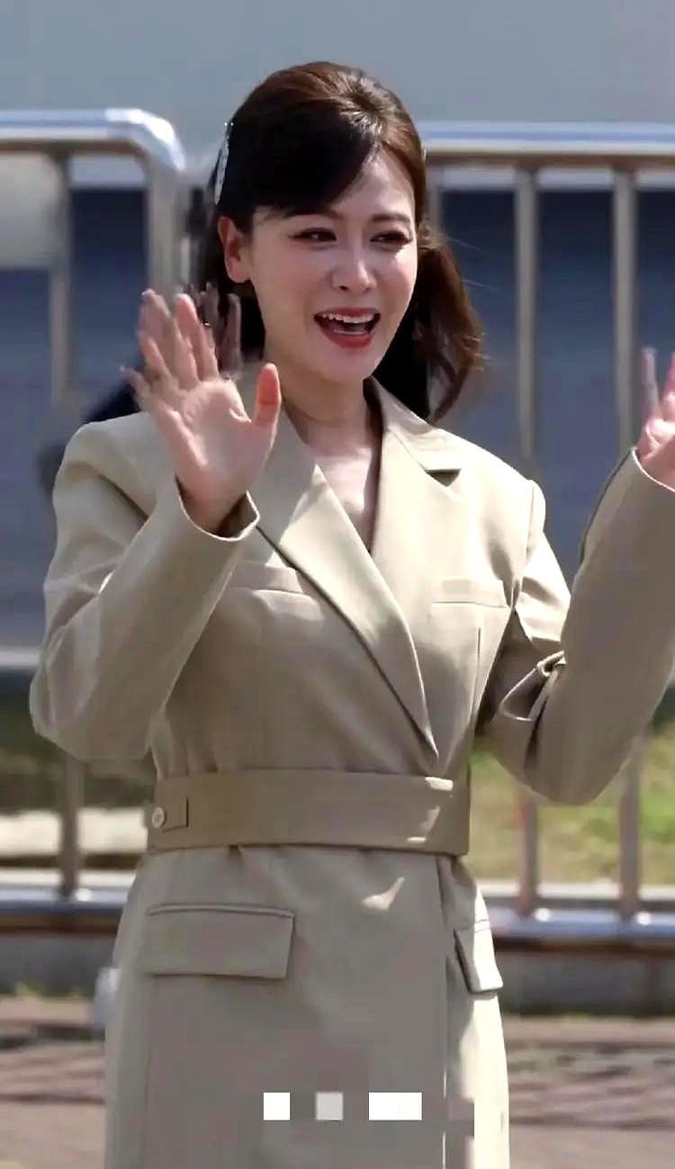 42岁的叶一茜重回舞台，生图却被网友盯上了。这次她参加《乘风2026》，路透