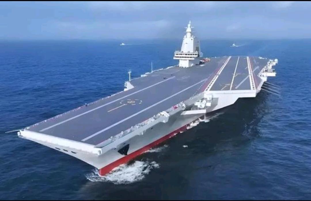 日前，美国在南海接连坠落两架飞机，一架是直升机，一架是舰载战斗机。许多网文都在讨