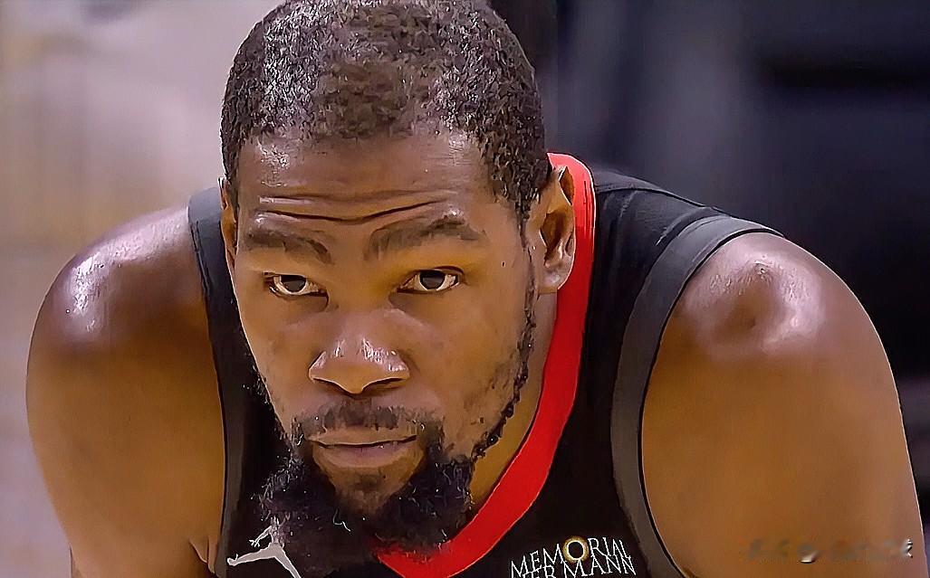 一针见血！美记犀利点评詹杜差距，杜兰特只会吐槽队友，而詹姆斯能让队友变得更好