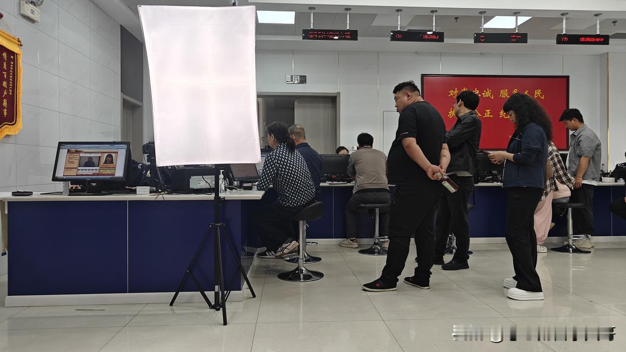 西安身边事渭南本地事城市越小，办理身份证换证程序和手续越复杂。