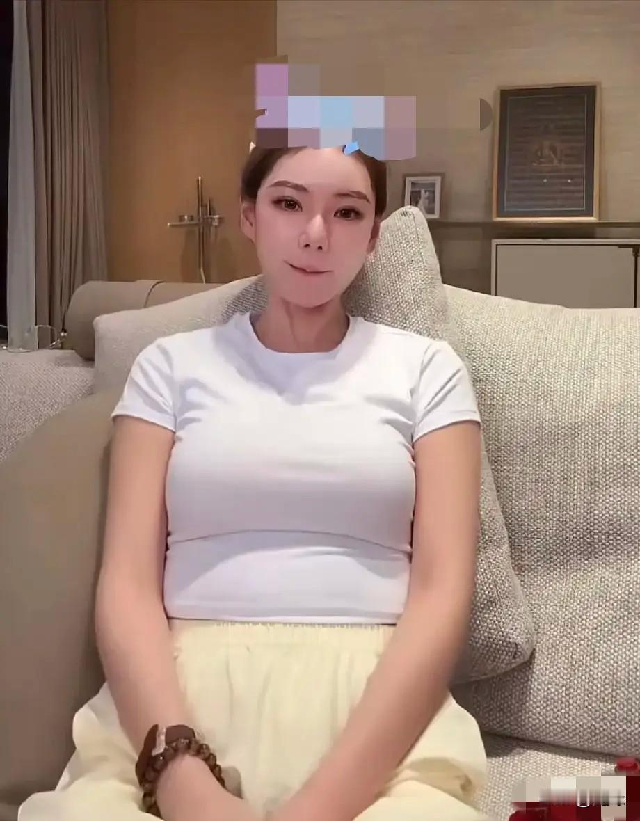 有没有觉得很奇怪？真看不懂了才几天时间，马筱梅的肚子怎么时有时无？前两天肚子还