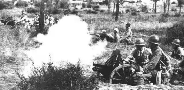 日军内部等级森严，士兵面对军官或者老兵挨打挨骂都是家常便饭，只有有背景的新兵才不