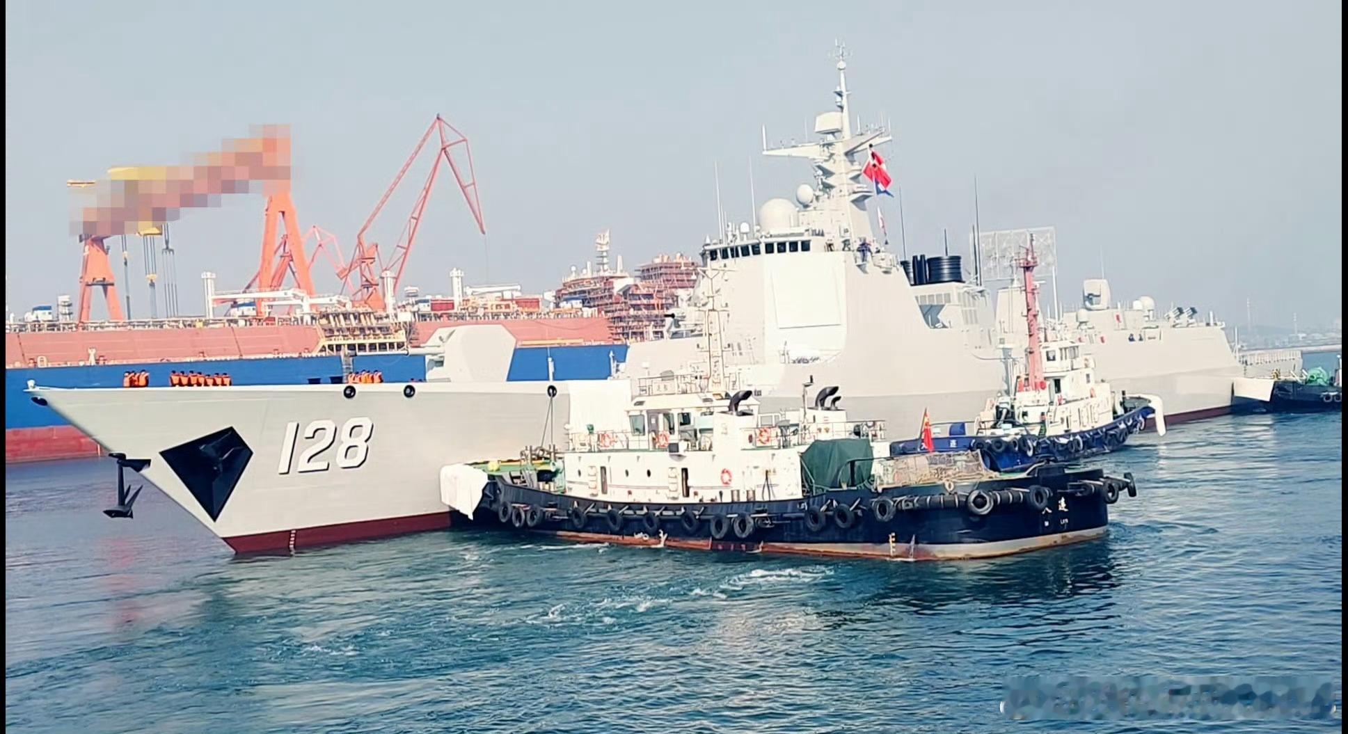 舷号128，又一艘新批次052D驱逐舰刷号交付海军！根据网友（图源水印）发布的现
