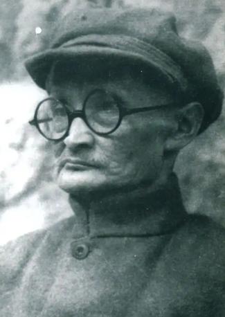 1941年，毛主席的关节炎犯了，胳膊疼，抬不起来，身边的西医团队治疗了2个多月，