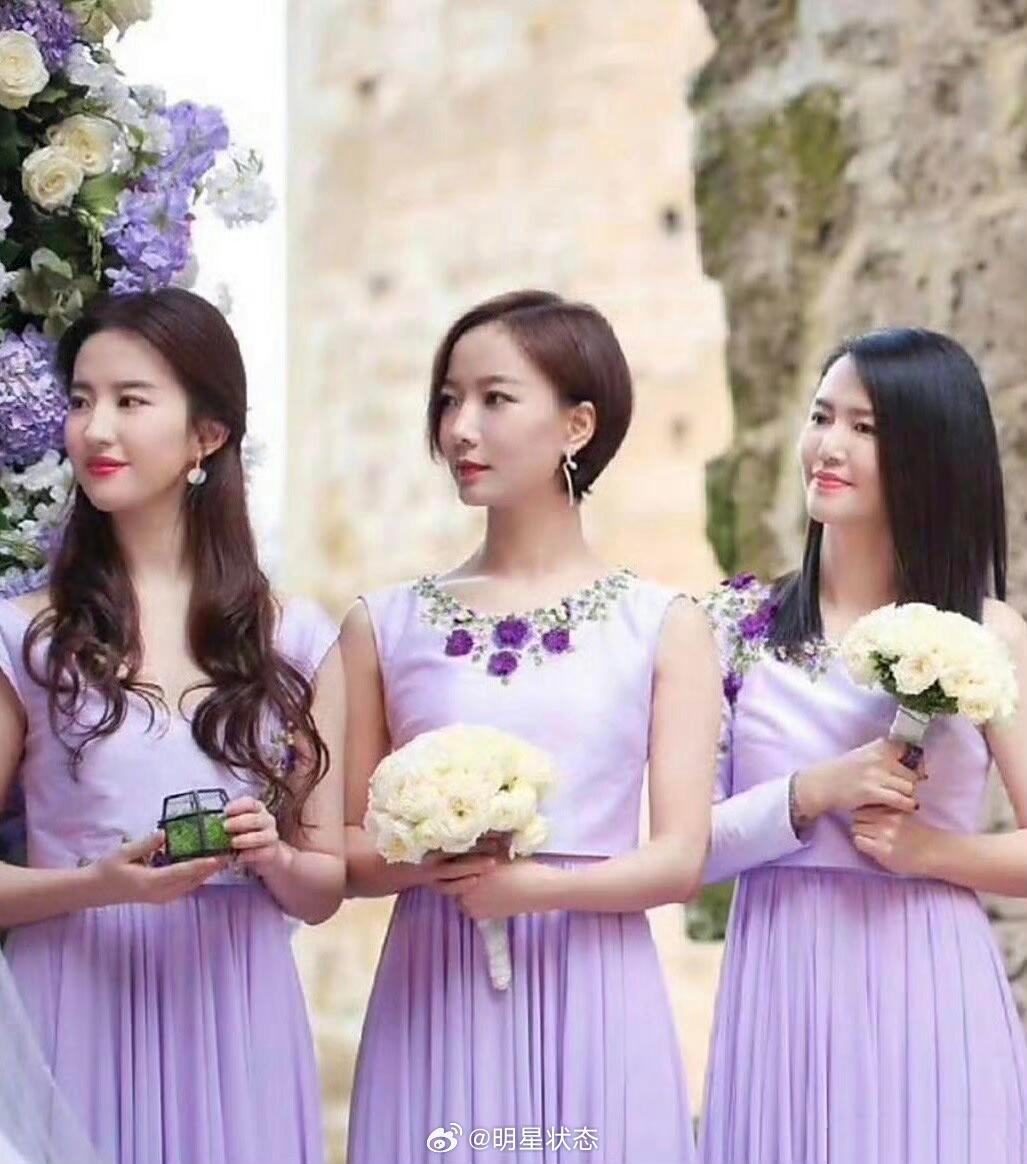 刘亦菲第一次当伴娘的照片，非常珍贵了​​​