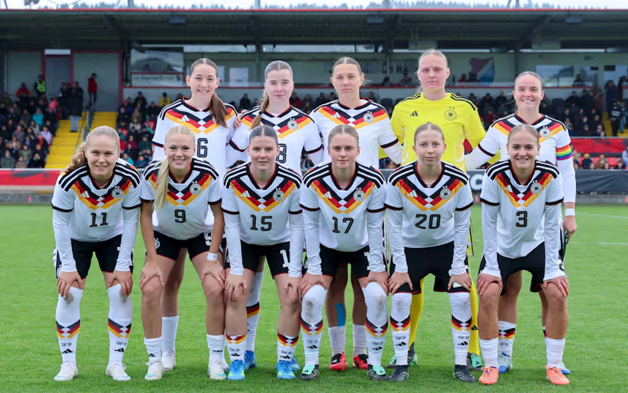 💪状态拉满，剑指世青赛！🇩🇪在周日进行的一场热身赛中，德国U17女足在主场3️⃣-0️⃣轻取墨
