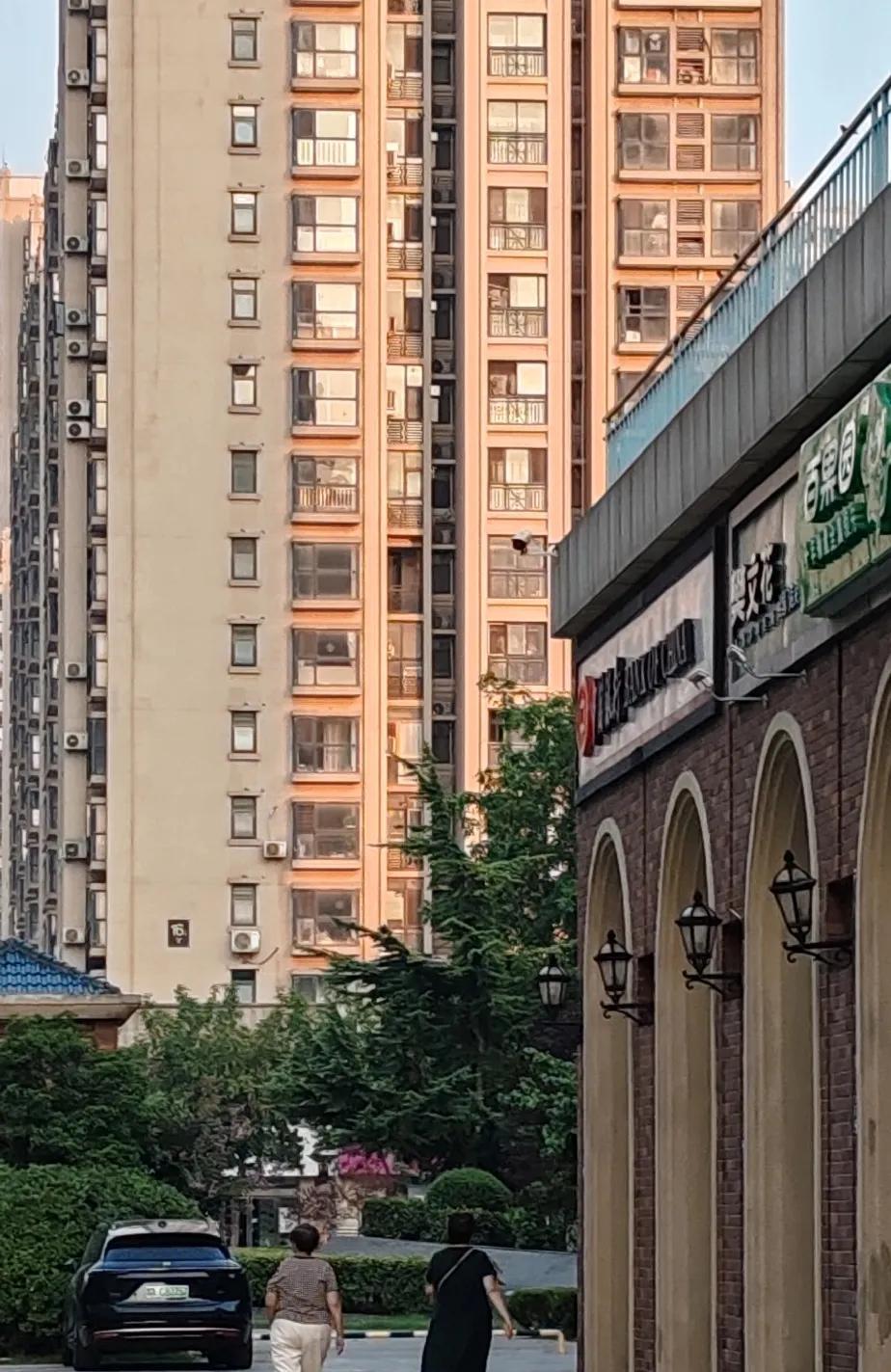 #晨练路上随手拍#为什么女人到了一定的年龄，就是自律锻炼运动，也要变成这个样子？
