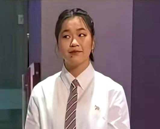 奥运冠军全红婵，竟被体重逼哭了。巴黎奥运会后，19岁的她身体开始发育，身高长