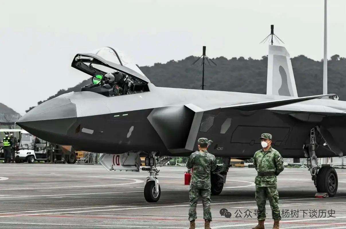 12月29日，据央视军事网站报道，歼一20隐身五代机换装“中国🇨🇳心”的背后