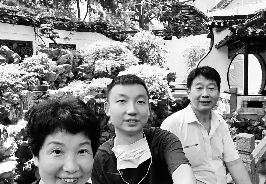 姚策当年知道自己不是许敏姚师兵亲生的孩子以后，很快就跟郭希宽杜新枝聚在一起，或许