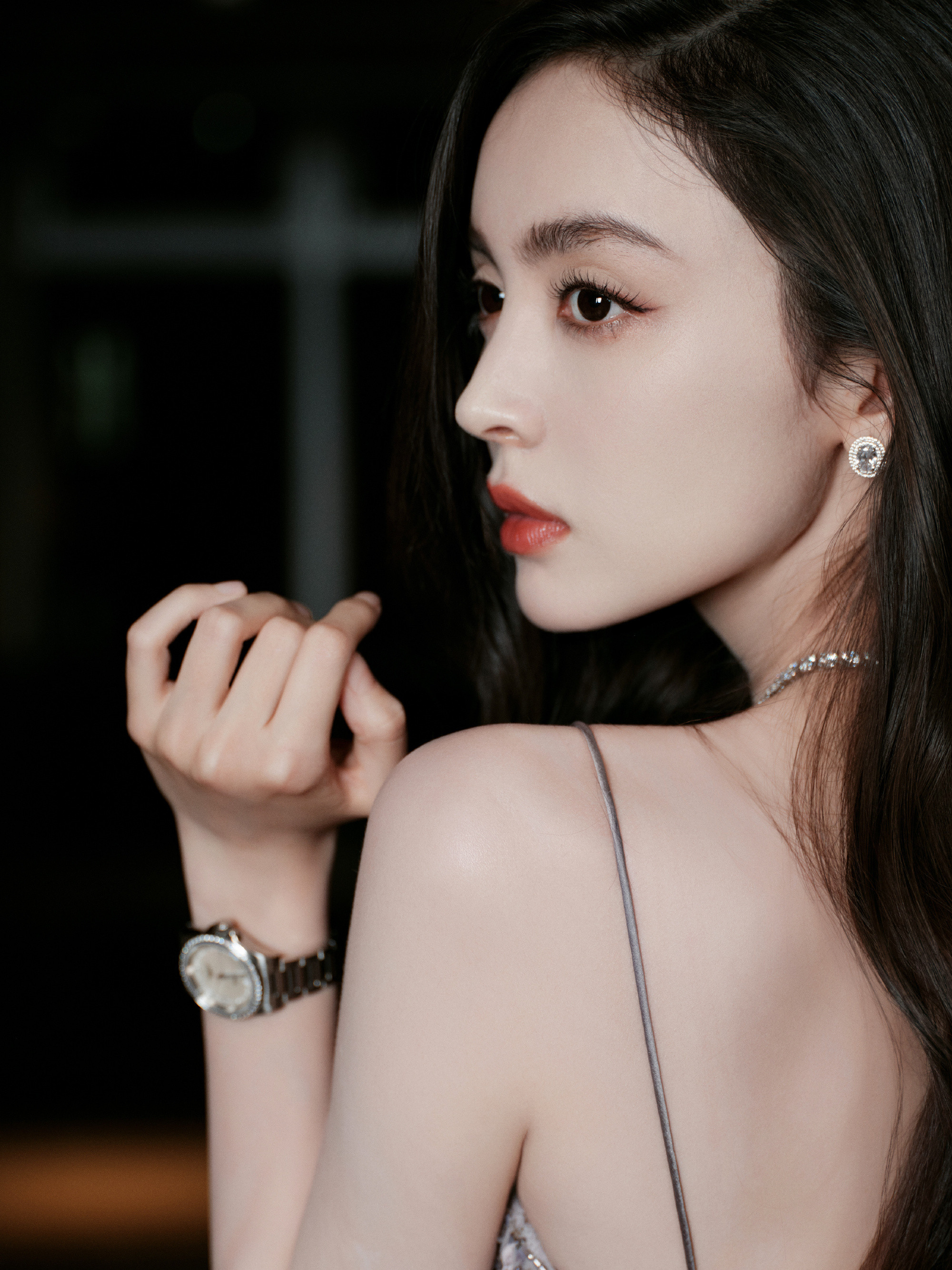 古力娜扎美背写真大片精选​​​