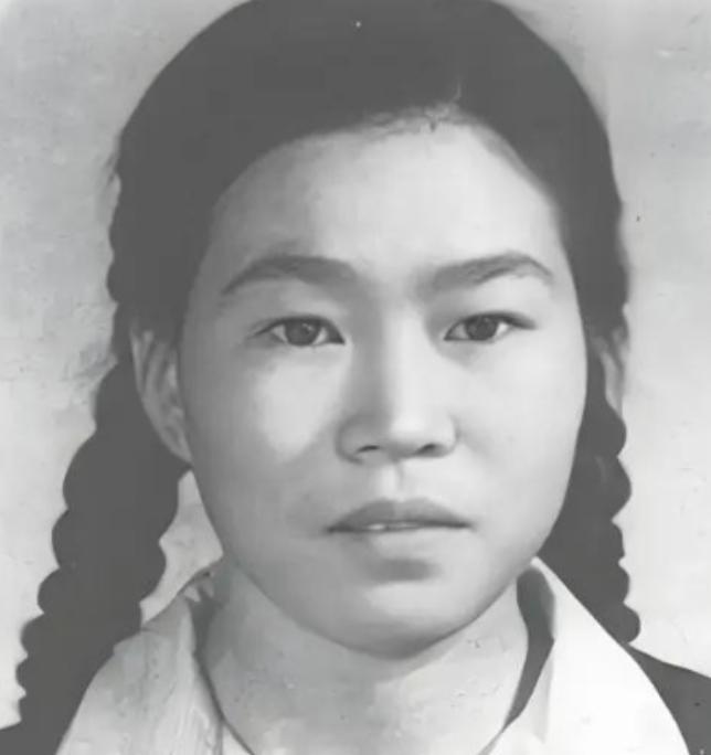 1972年春天，彭德怀病重，侄女彭梅魁辗转找到浦安修，低声提出一个请求：写封信，