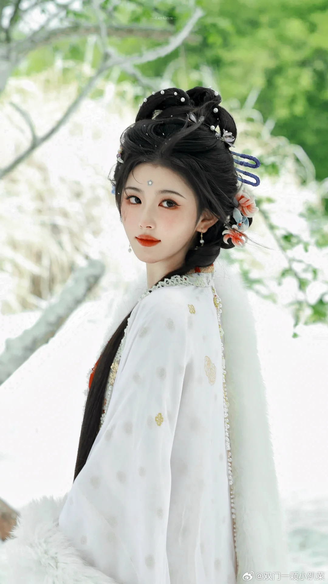 俞浅浅为什么不认识张凌赫田曦薇哈哈哈哈！我带答案来了，是浅浅穿越，不是孔雪儿！