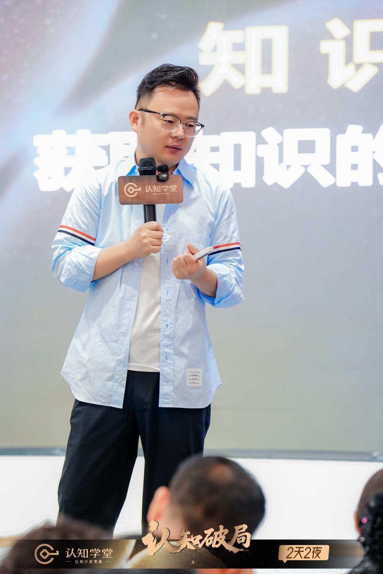 这个时代，如果有人说请你吃饭，其实是一种很讨厌的行为。如今已经没人吃不上一顿大