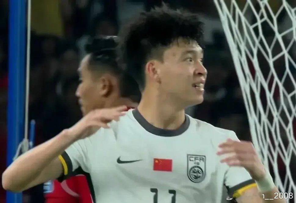 国足提前一轮无缘世界杯，但是我觉得18岁王钰栋是场上表现最好的，最有威胁的射门他