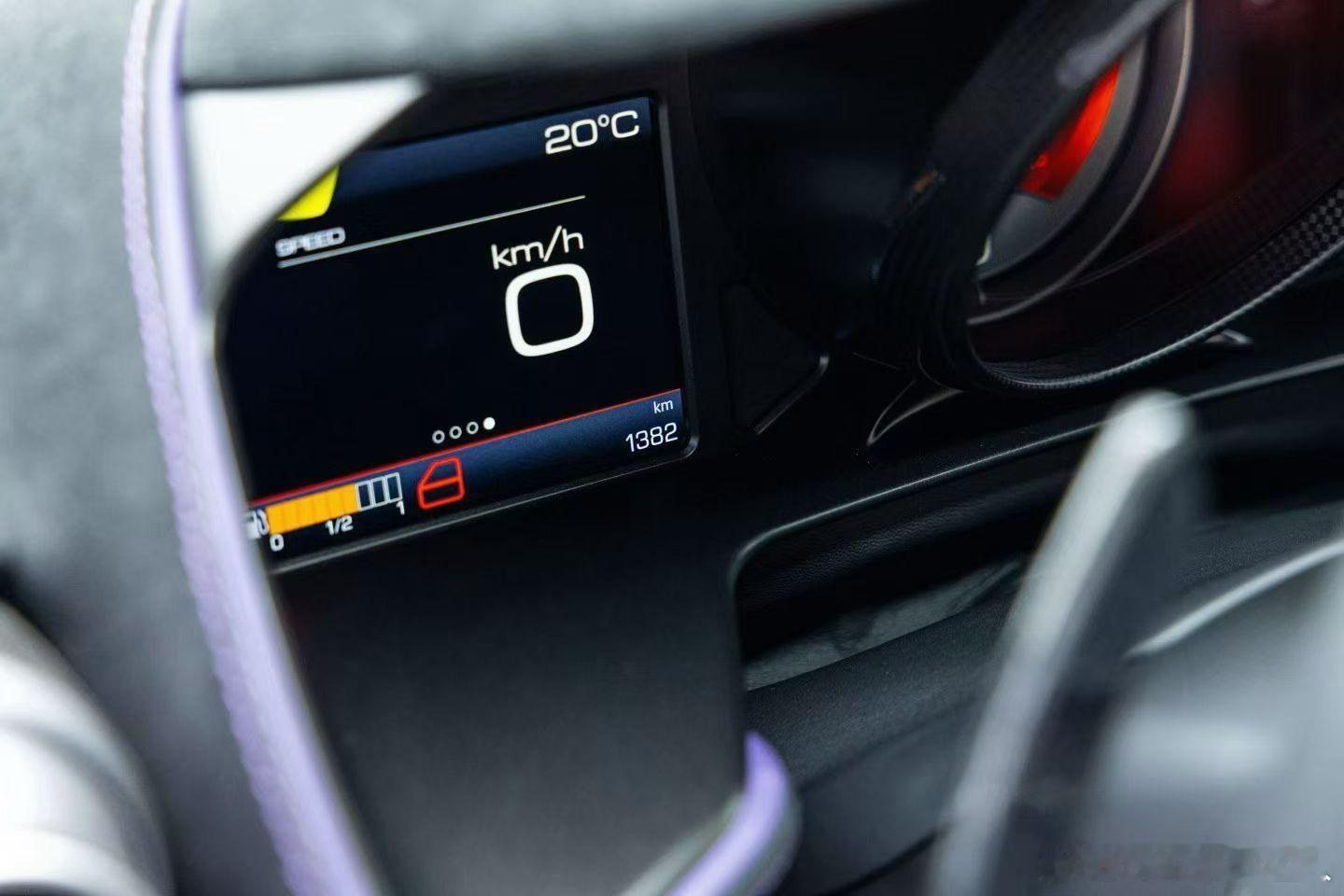 法拉利812Competizione24年，1000多公里收藏级别（签名