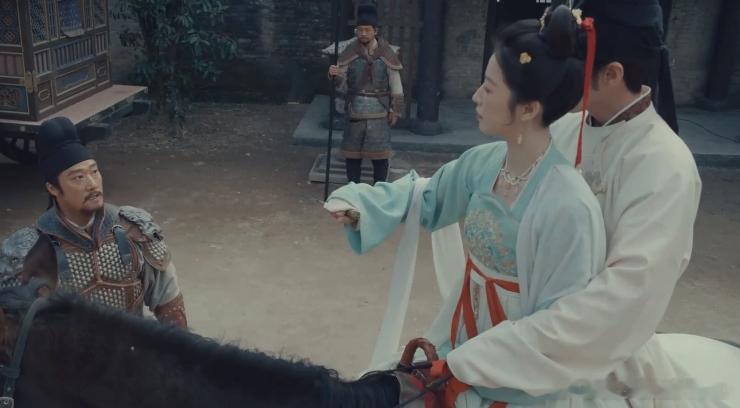 钱弘俶鞭抽贪官孙太真脚踹污吏看完《太平年》这段钱弘俶鞭抽贪官孙太真脚踹污吏的剧