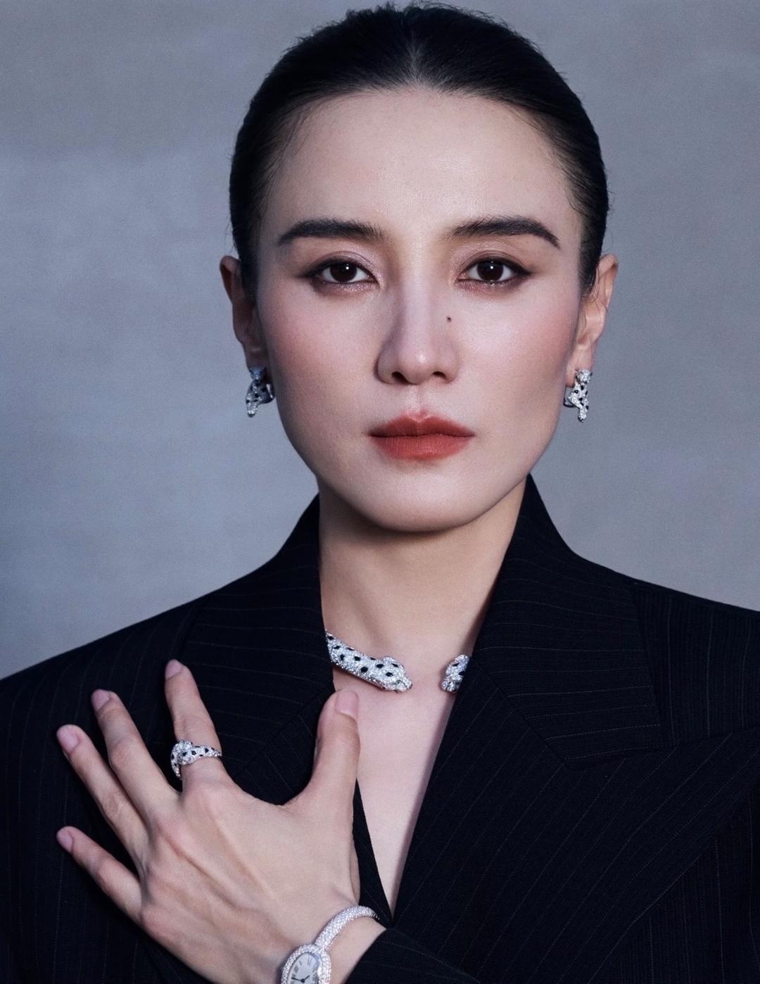 1.贾乃亮现在对网上的一些旧梗看得比较淡，也有消息称遇到合适的项目时，他并不排斥