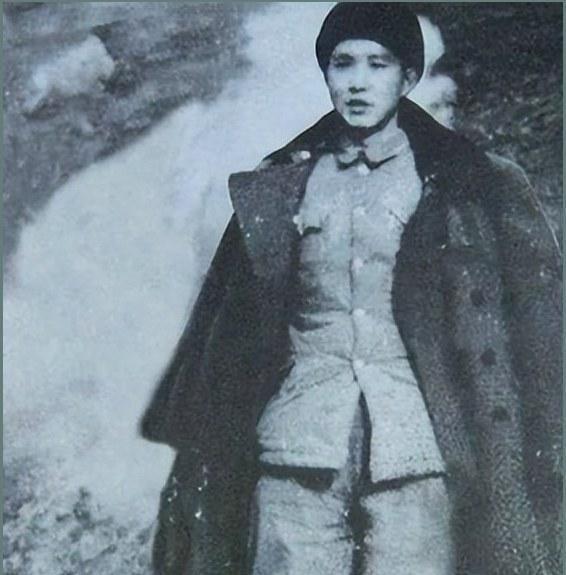 1951年，63军长傅崇碧率2.4万人血战铁原，打到仅剩数千人，救下几十万大军，