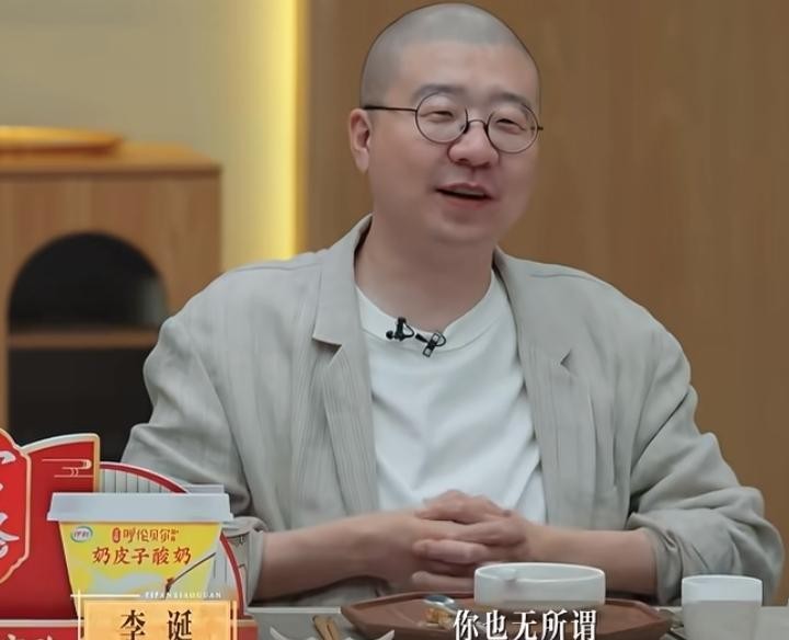 李诞问樊振东：他们叫你小胖，你也无所谓？樊振东：对，还好。李诞：但是我们在座的都能证明，确实不胖。蒋