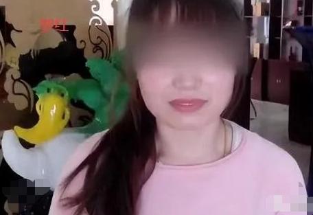 贵州毕节，一男子在外打工，家里父母怀疑儿媳，便打电话叫他回来捉奸。连蹲4晚截获村