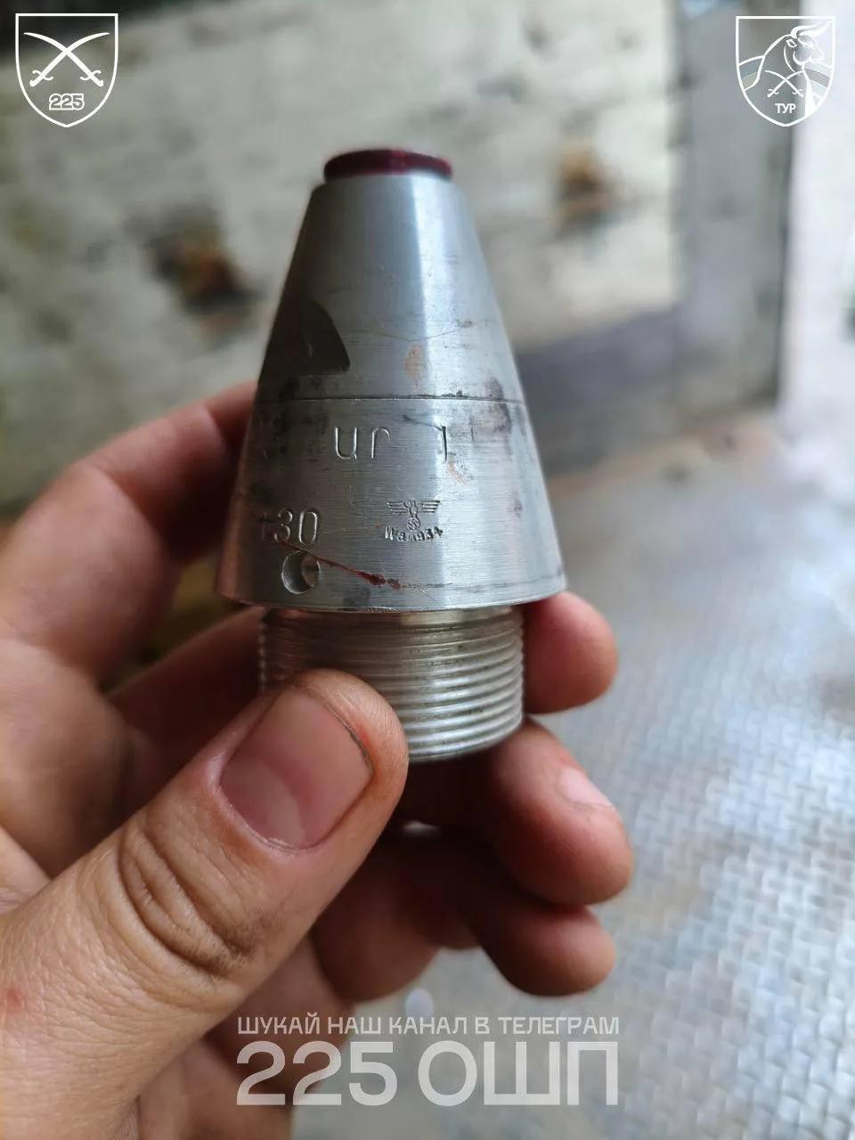 俄罗斯占领者使用带有纳粹鹰徽的雷管乌克兰第225突击团透露，俄军仍在使用带有