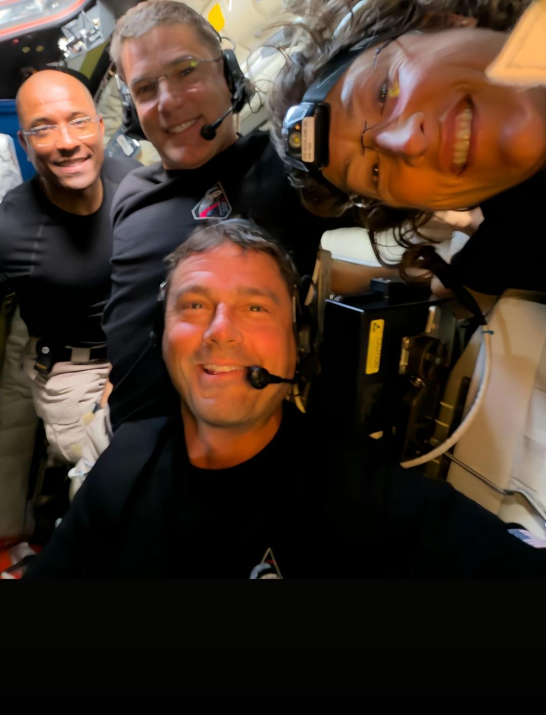 美国4名宇航员回来了，10天的载人绕月飞行做到了，没有保密，很多公开的视频录