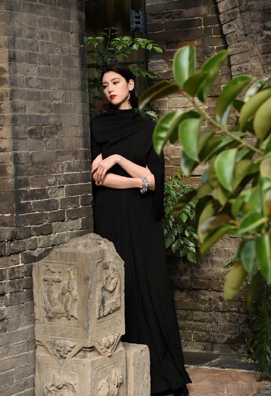 三吉彩花