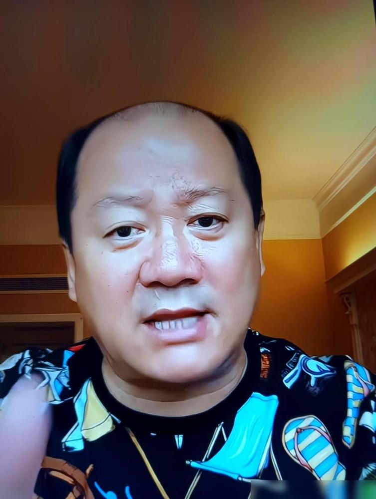 “谢广坤”在直播间没收住话匣子，直接把师傅老赵家的底牌掀开了。说真的，关注东