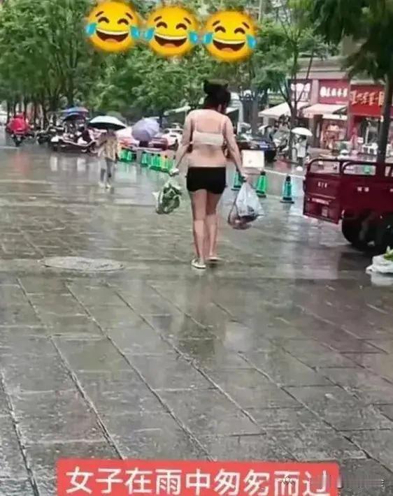 酷暑难耐的夏季已来到，提醒外出的姐妹们：既要穿好内衣，也不能忘记穿外套！我们老
