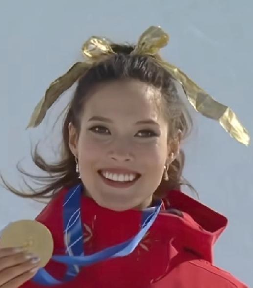 谷爱凌的爸爸，到底是谁？有人知道吗？谷爱凌22岁了，这么多年各种新闻报道，只见到