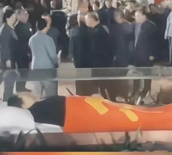 81年，宋庆龄逝世，中央为她举办国葬1981年，宋庆龄逝世。宋庆龄生前曾留下遗嘱