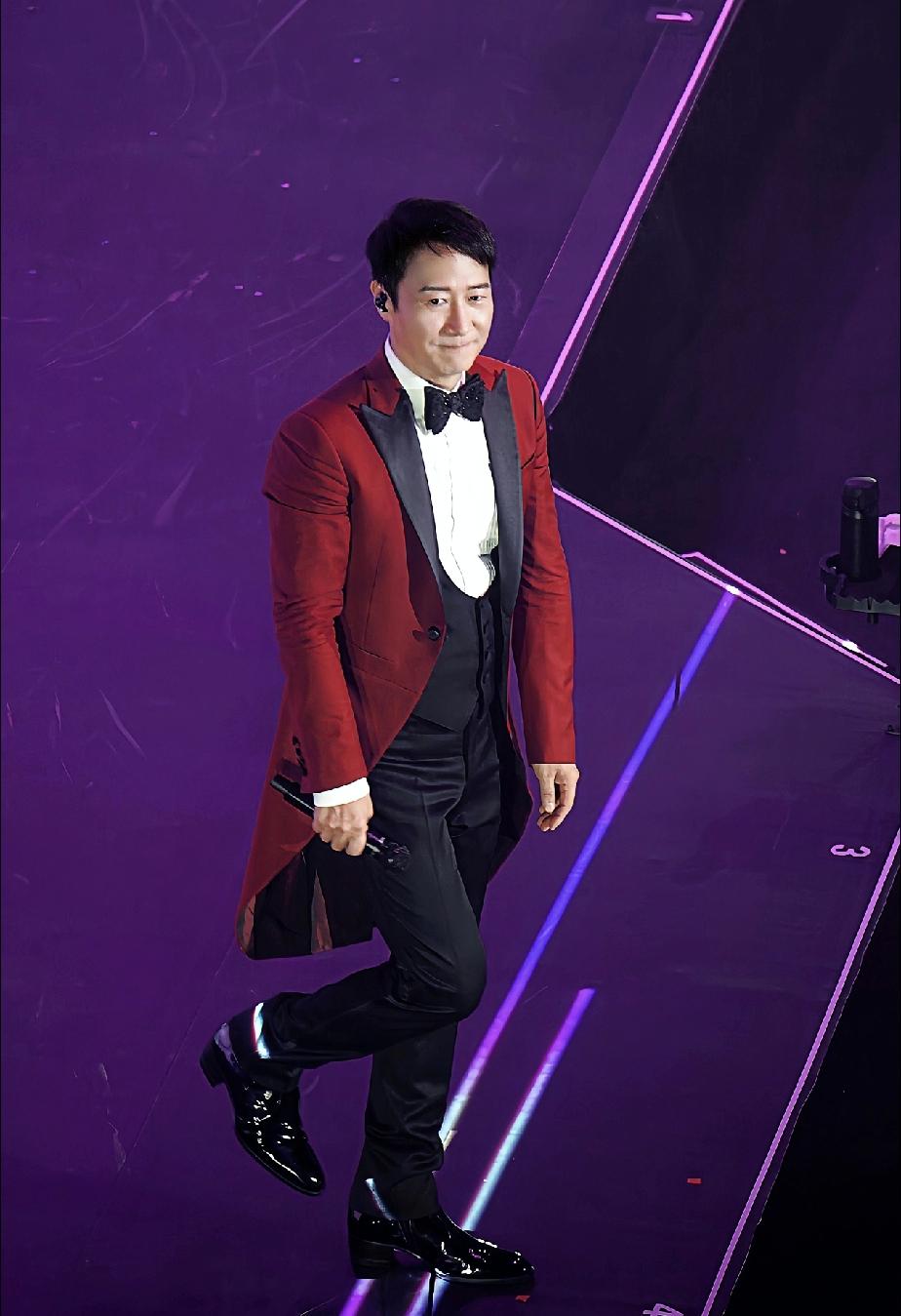 我敢打赌，黎明这辈子再也不会踏入宁波了。[捂脸哭]事实证明，他是目前四大天王