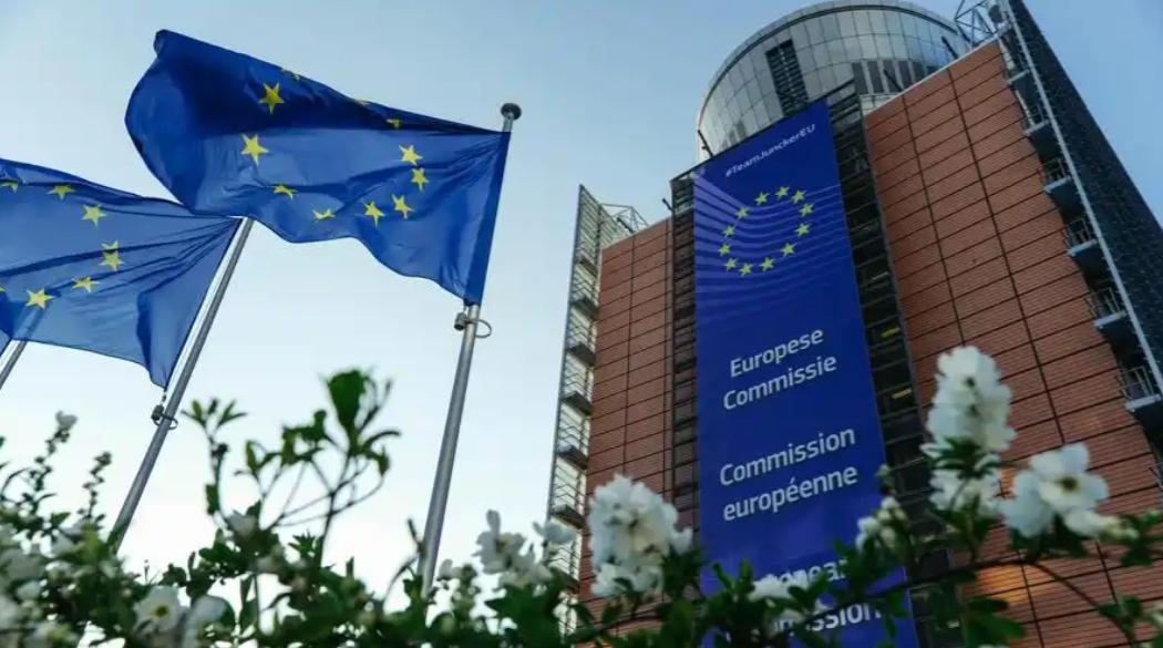 还有十个月，全球手机市场要变天了！说白了就是一件事：欧盟新规定，十个月后，所有在