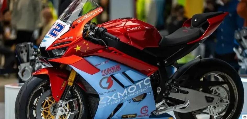 重庆秒批200亩地，不是给张雪颁奖？张雪刚拿完WSBK冠军，重庆两江新区就火