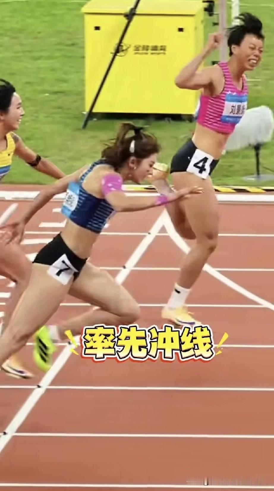 刘景杨撞线时，不经意间瞥了一眼右边的对手，那一瞬间的幸福与刺激，显然难以用言语形